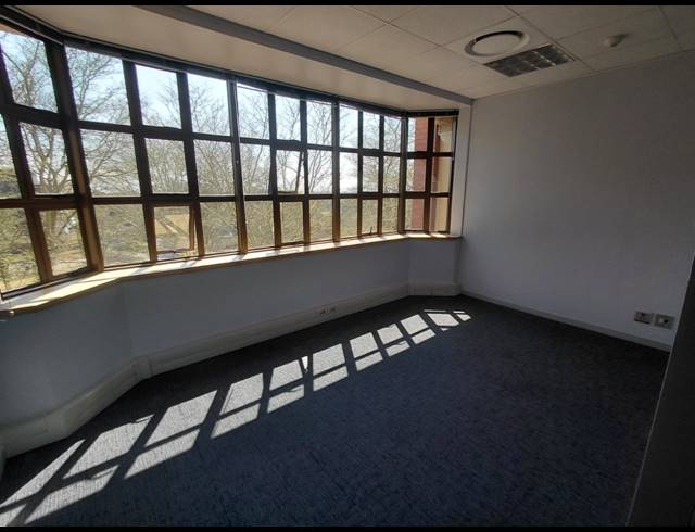 164M² OFFICE TO LET IN BRYANSTON